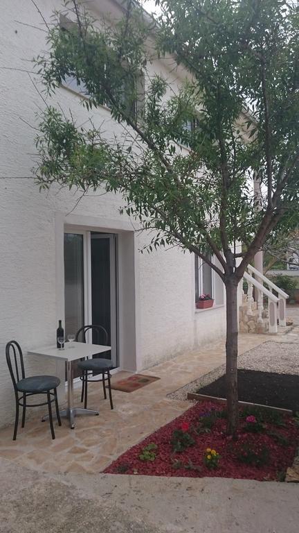 Apartments Mas-Rafaj Vir Exterior foto